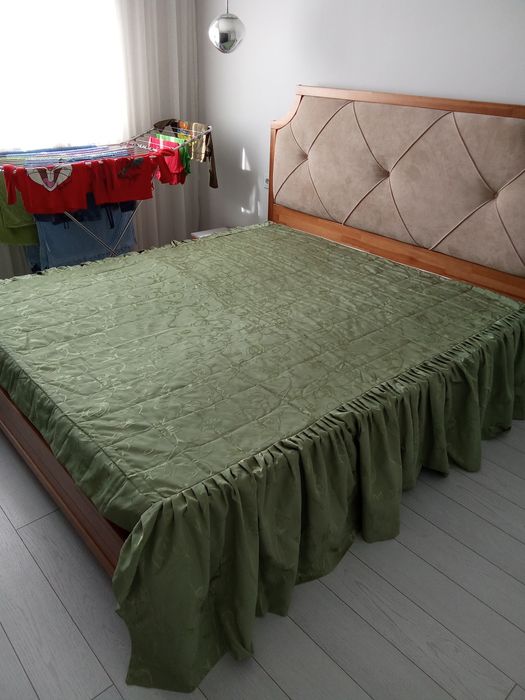 Продам покрывало с наволочками