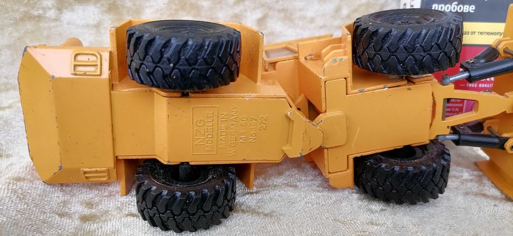 Колекция Булдозер Zettelmeyer Dozer ZD 3000 1:50 NZG W.Germany