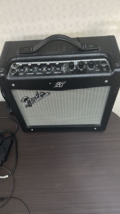 Комбоусилитель Fender Mustang 2
