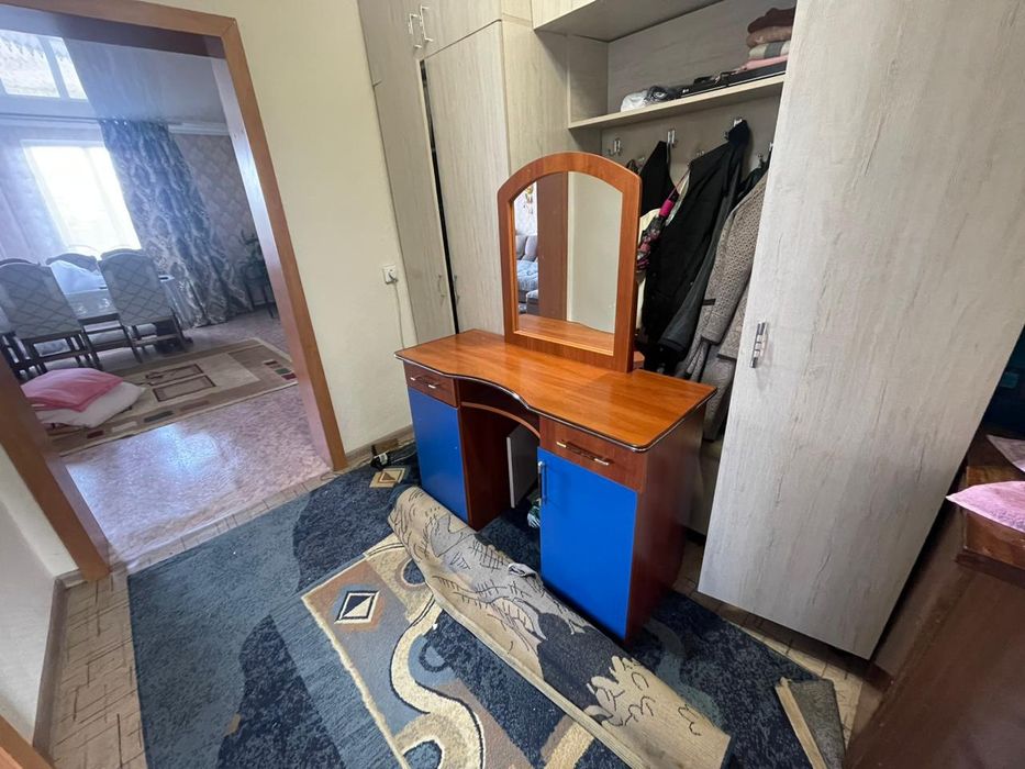 Мебель ,тумба с сзеркалом