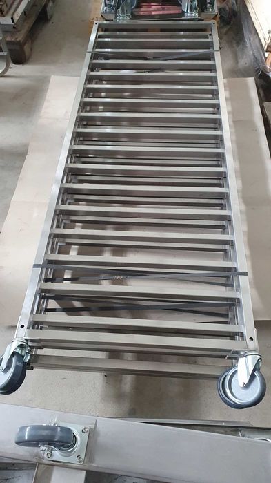 Carucior Nou si 20 tavi Noi 60x40cm pentru patiserie