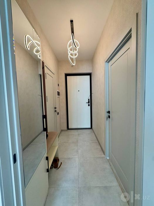 High tech kvartira Bobur Residence