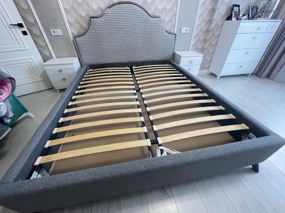 Продам двуспальнюю кровать