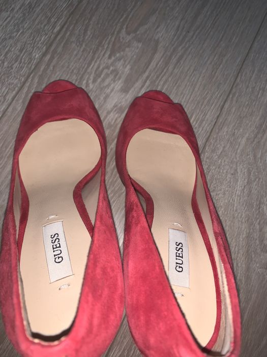 Pantofi Guess marimea 36, impecabili