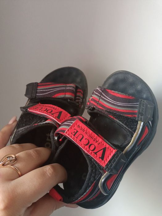 Продам детскую обувь