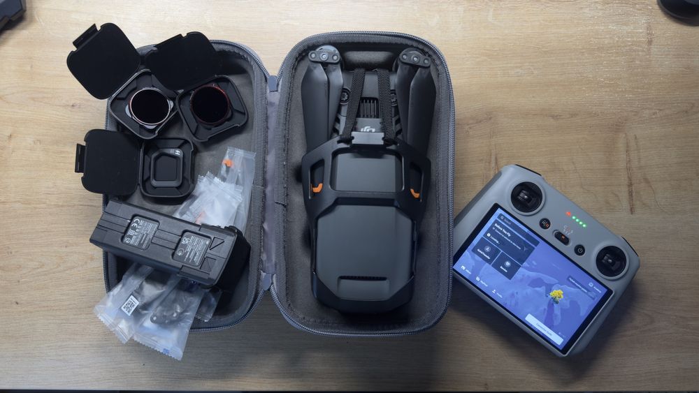 DJI Mavic 3 Classic – stare excelentă + 2 telecomenzi RC