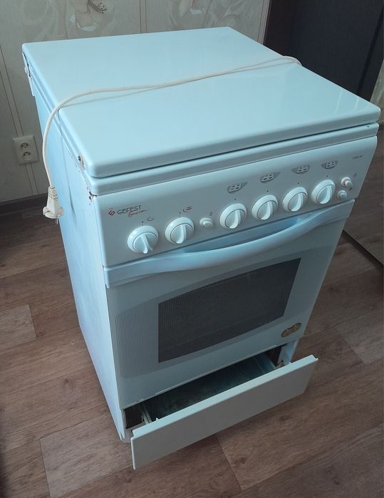 Газплита с духовкой и гриле.