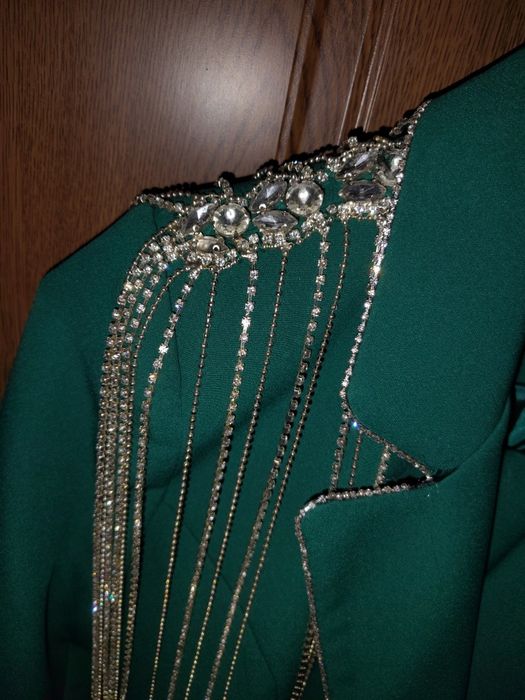 Vând costum dama