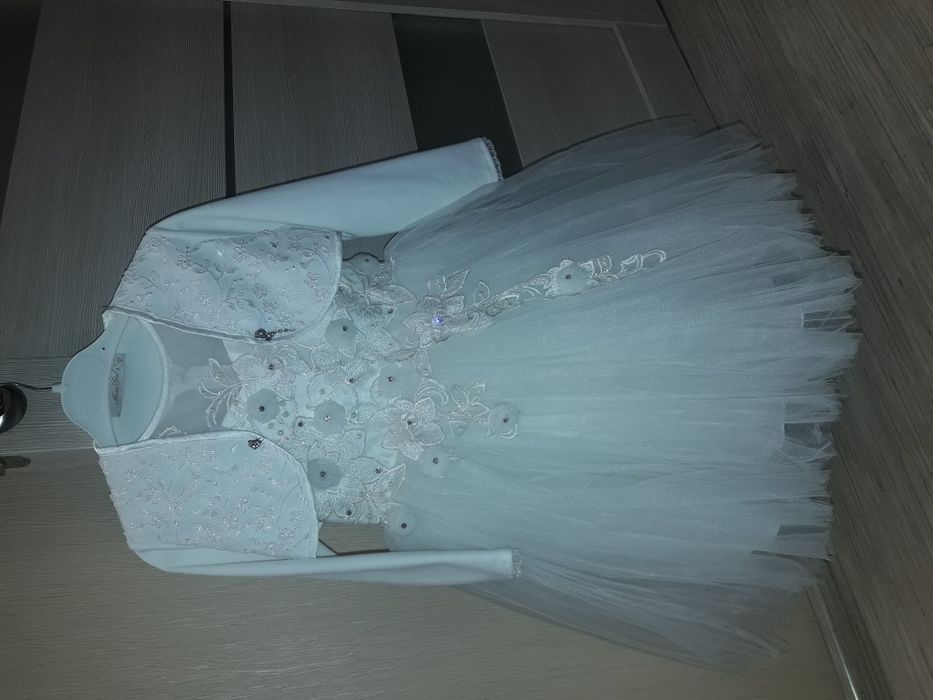 Платье нарядное с болеро на 3-4г