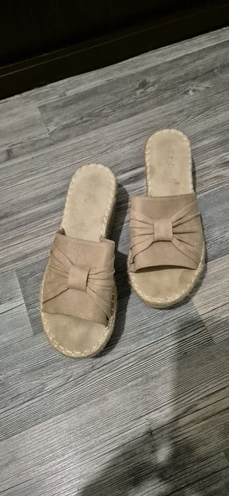 Летни дамски чехли