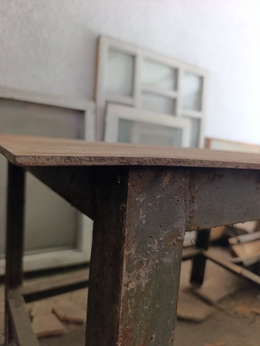 Продам металлический стол верстак