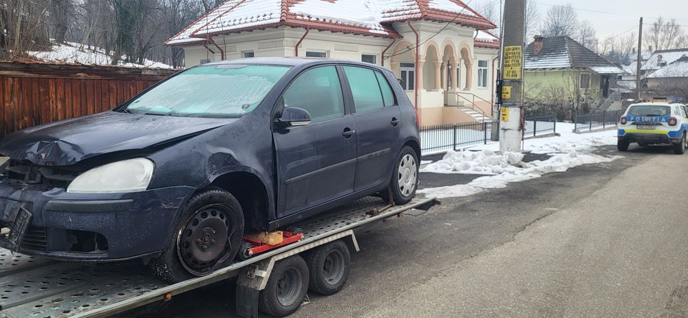 Volkswagen Golf 5 – 1.6 FSI, 2004 – avariat