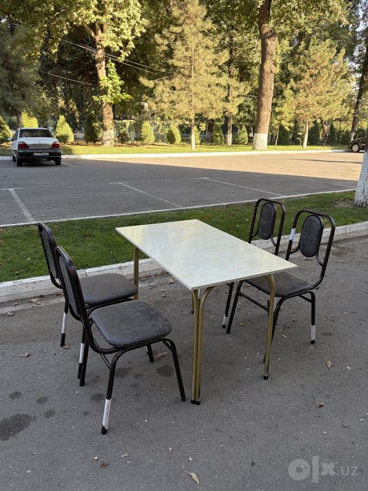 Stol-Stul Kamplekt Stiladi. Holati Alo Holda Saqlangan.. 9 Ta Bor.!