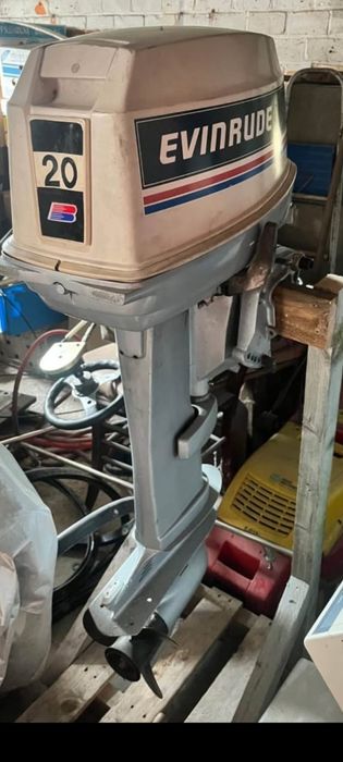 Vând Motor Barcă Evinrude 35 CP 2T, Cizmă Lungă – Sau SCHIMB cu motor de 20-25-30cp, dar cu cizma scurtă