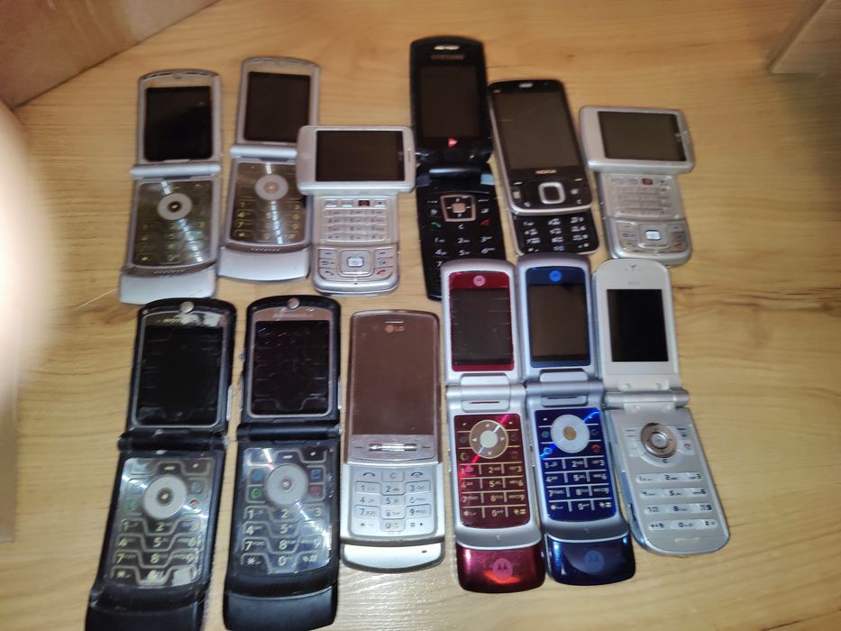 Colectie telefoane cu butoane motorolla razr LG NOKIA N96 PHILIPS KE970