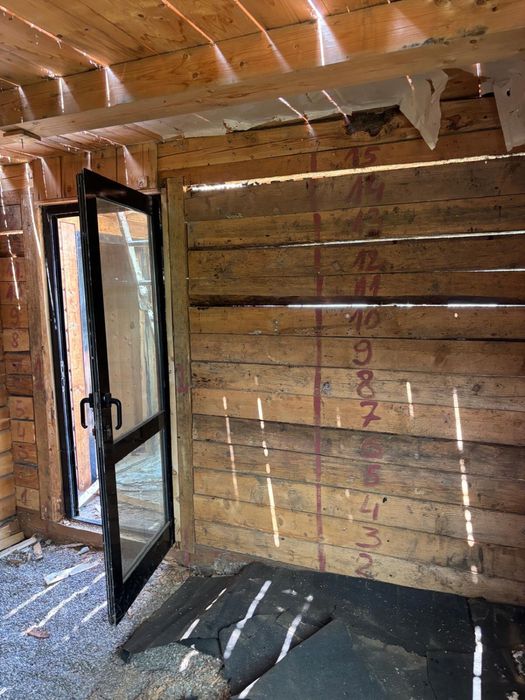 Casa din lemn imbinat, pentru relocare