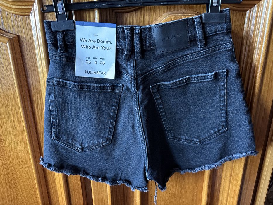 Pantaloni scurți Pull&Bear negri din denim, talie înaltă, mărimea 36, noi cu etichetă