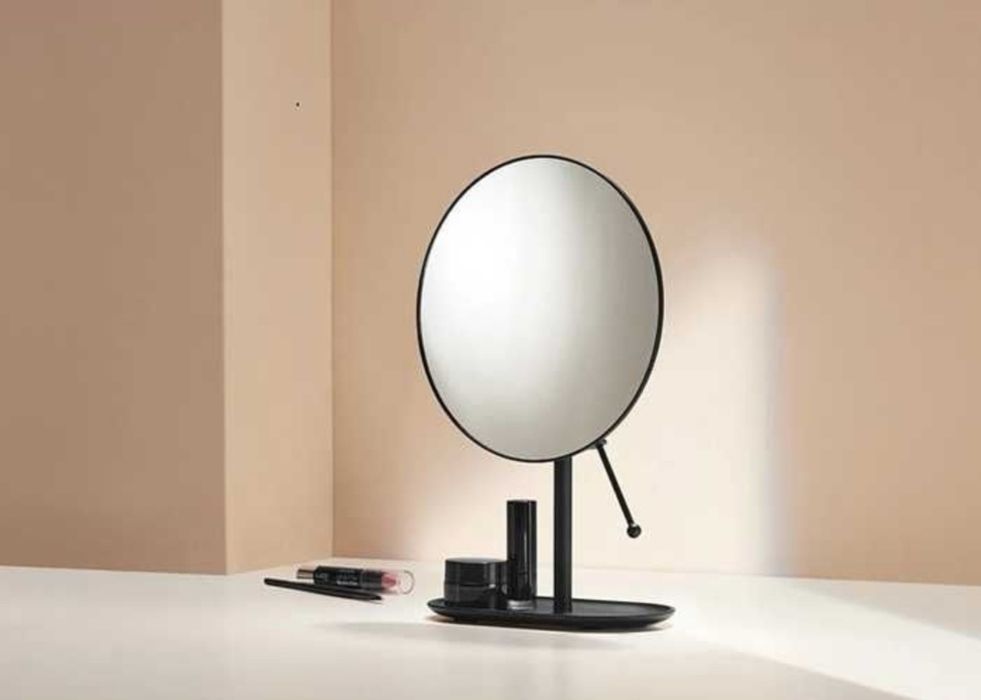 Козметично увеличително огледало