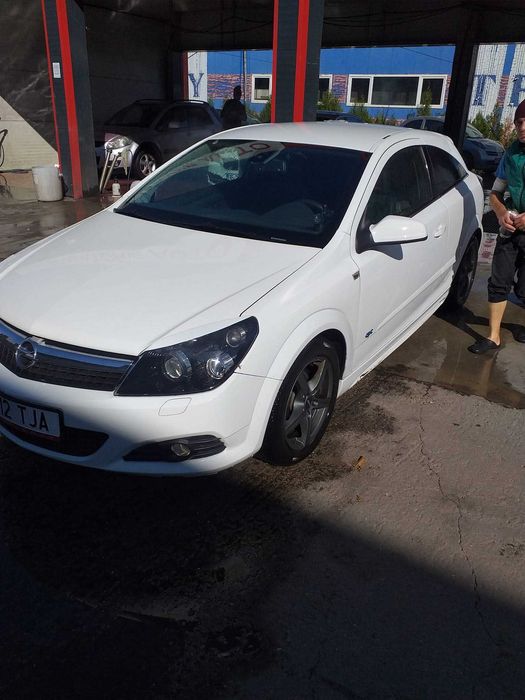 Opel AstraH GTC 1.7 din 2009