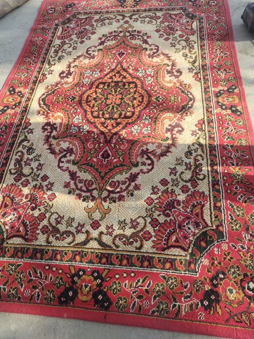 Гилам 2/3 сотилади