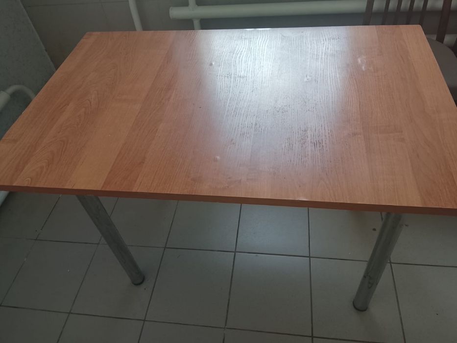 Продам 5 столов и 6 стульев
