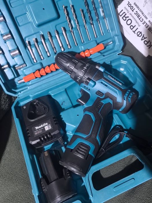 Винтоверт Makita 24 v 6.0 A две батерии