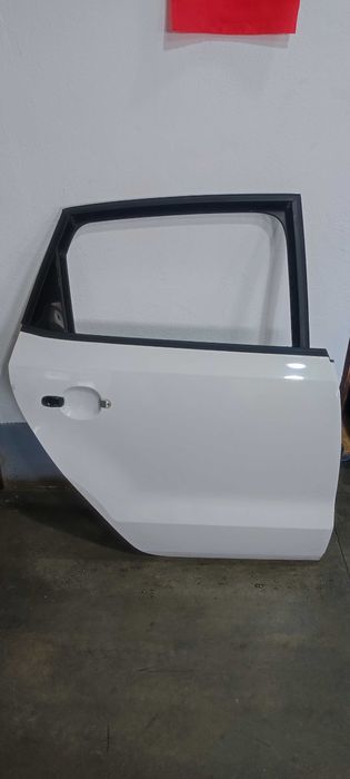 Usa dreapta spate volkswagen vw polo 6R an 2011 cod culoare LB9A