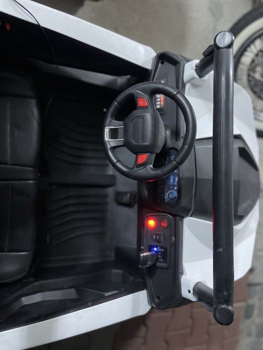 Masinuta electrica pentru copii 3-8 ani