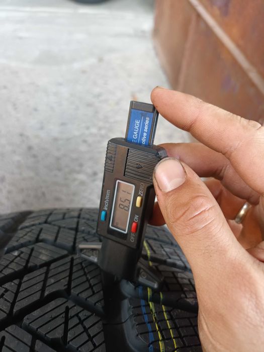 2 Нови зимни гуми 235/65 R17 Pirelli Scorpion Winter 104H AO с борд