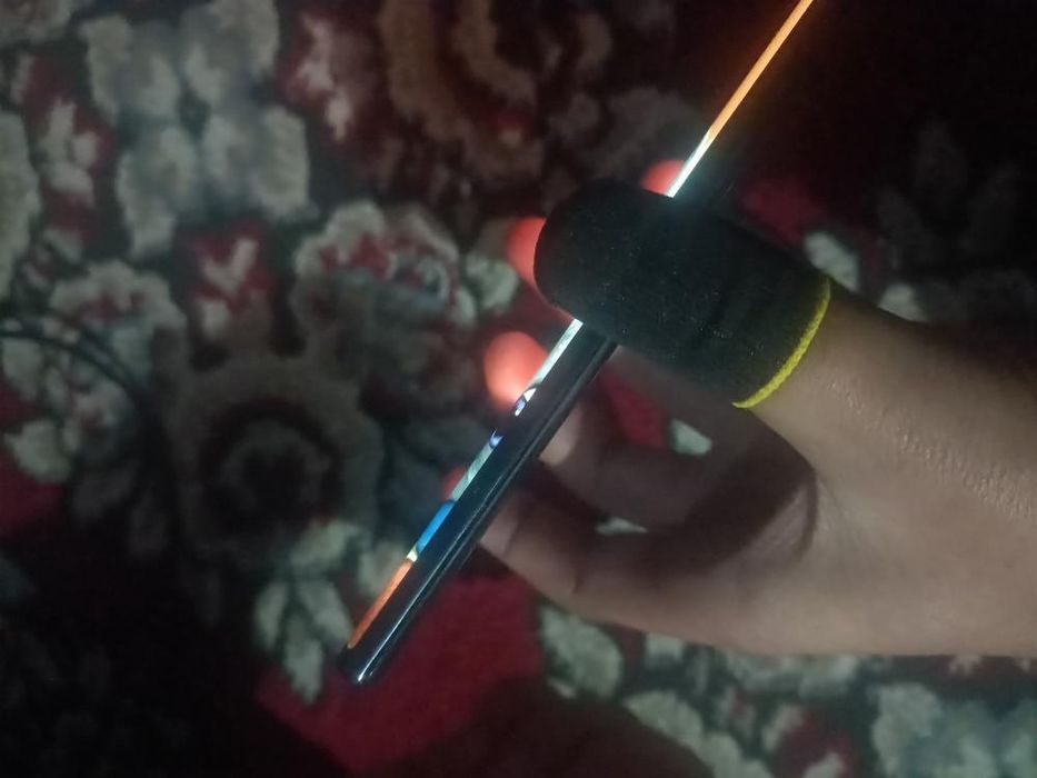 Abmen bor iphone11 11pro bilan telefon aybi yõq hammajoyi Radnoy za