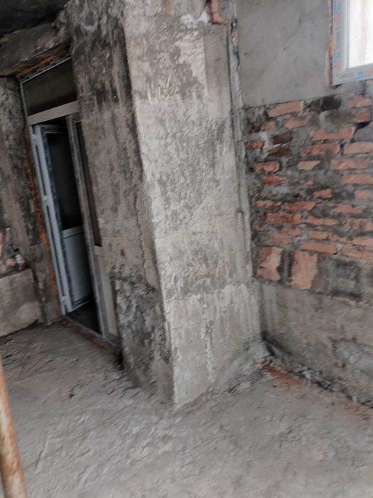 1582-Двуетажна къща със санитарни помещения на всеки етаж в кв "Варош"