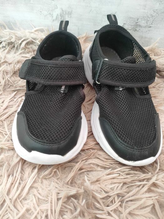 Продам лёгкие кроссовки для мальчика