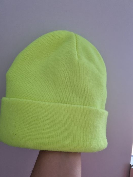 Шапка салатового цвета