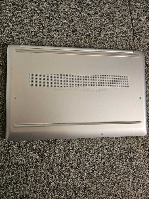 Laptop Hp Ryzen 5 5500U-17 inch