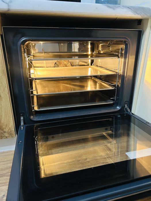Продам духовой шкаф smeg