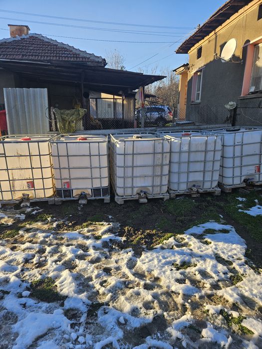 Продавам бидони 1000 литра