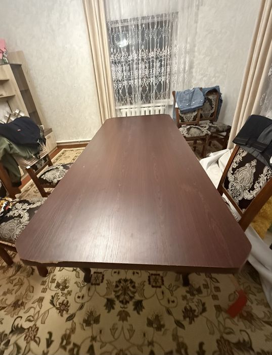 Стол. длина 2,10.