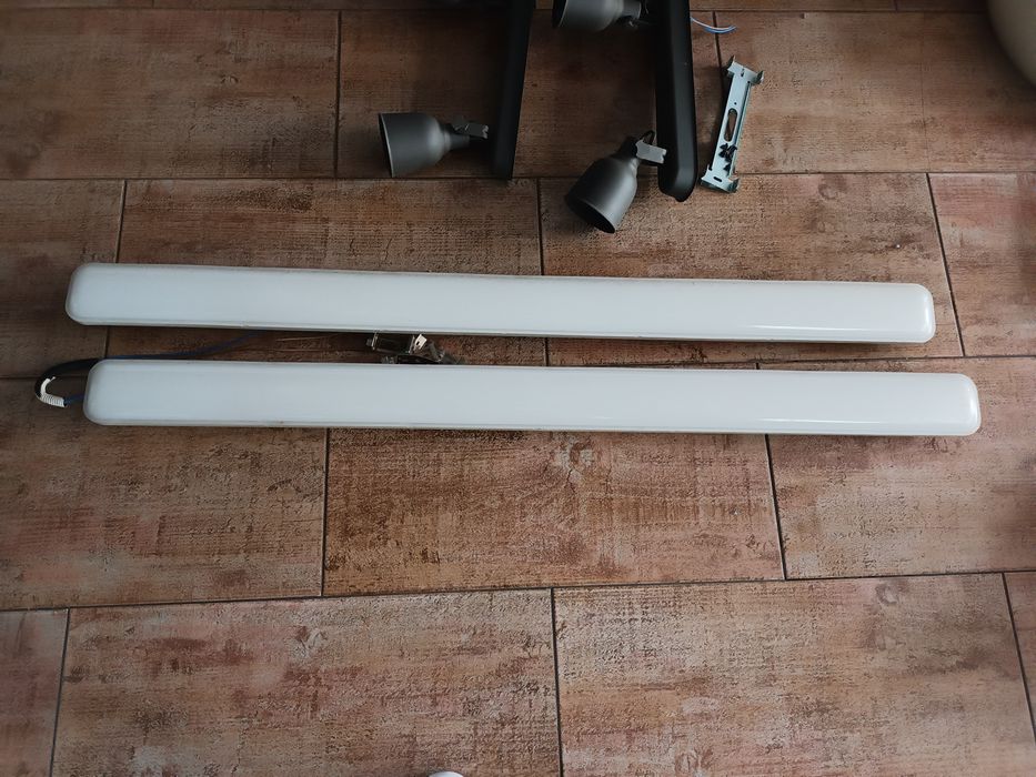 Vânzare lustre de iluminat și supraveghere.