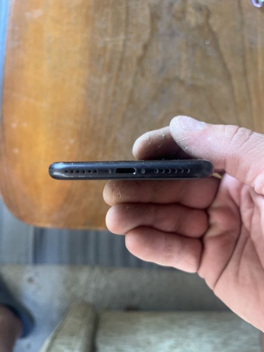 Телефон IPHONE SE-10