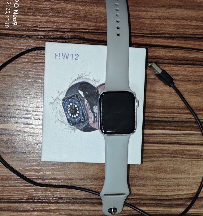 Продам Smart Watch HW12