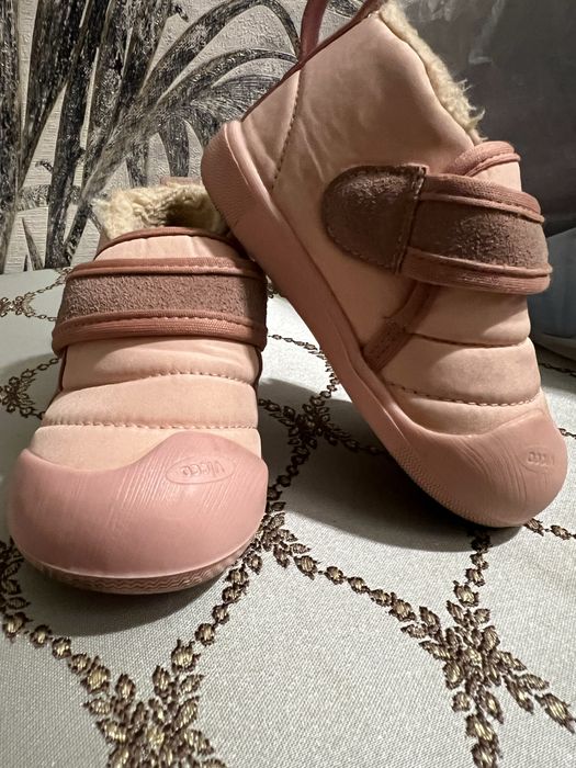 Продам демисезонные детские ботинки