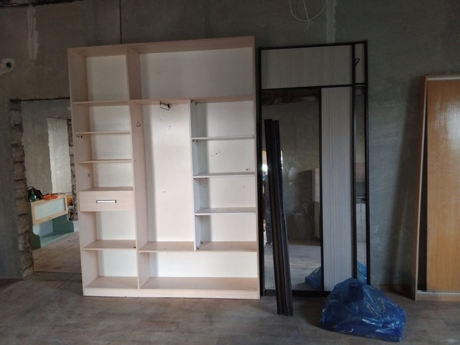 Обувной дверь купе