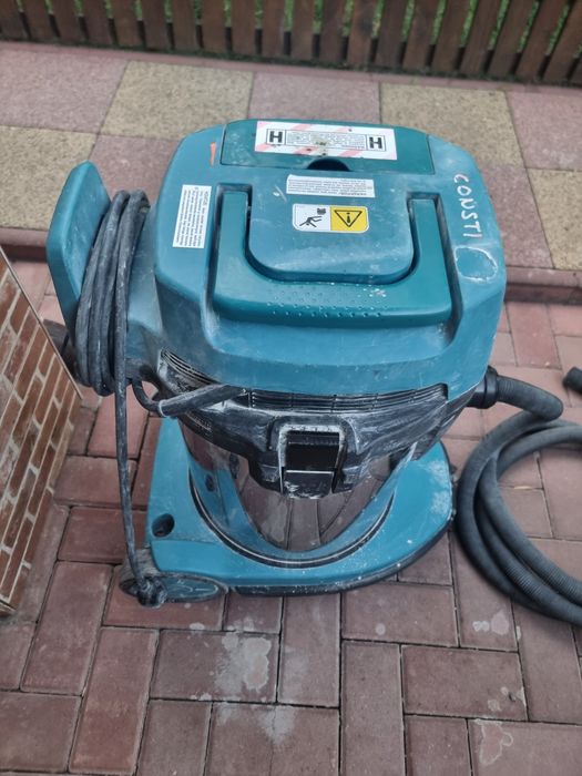 Aspirator umed uscat makita vc 3211h