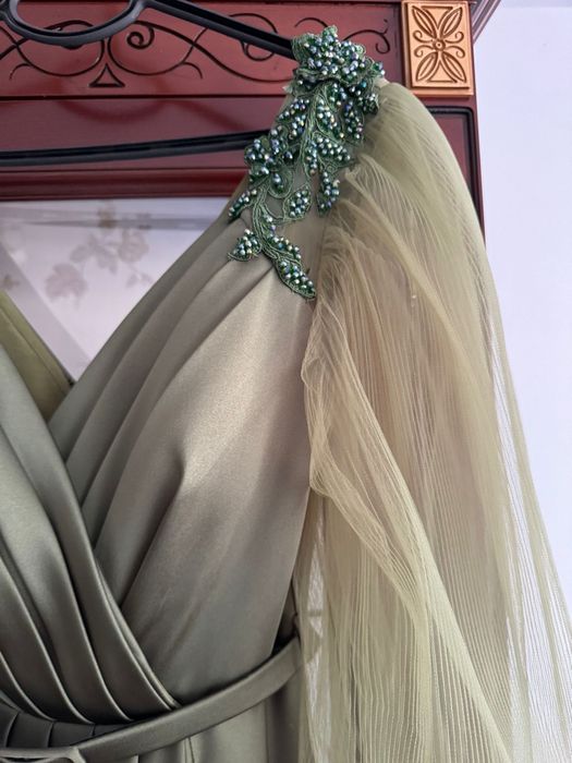 Rochie deosebită, rochie de nașă, soacră, de bal, sexy, crăpata le pic