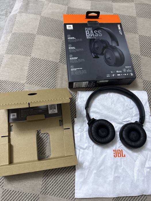 Продам фифу 25 и JBL наушник