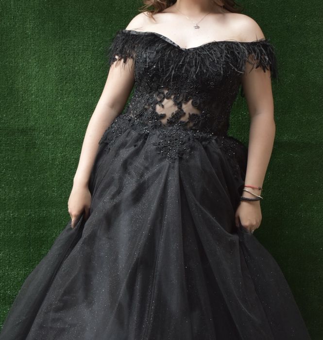 Черна бална рокля с тюл