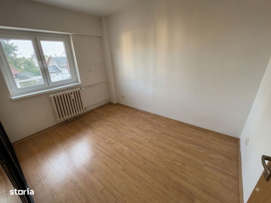 Apartament 3 camere, spatios,  renovabil