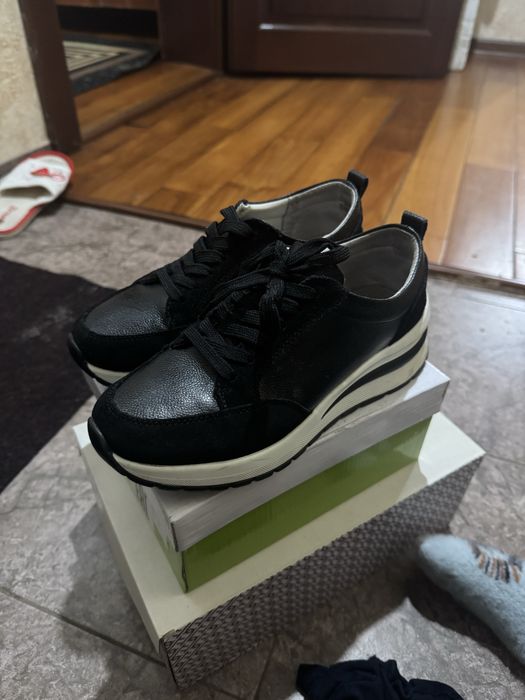 Обувь 37-38рр почти новые Кари