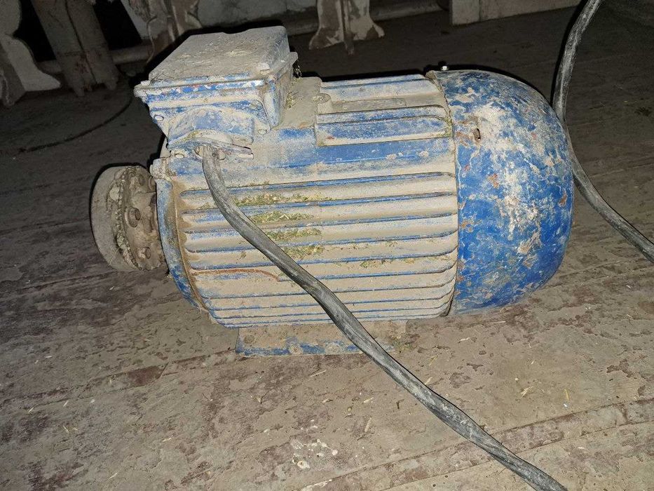 18 kv suv nasos sotiladi ishlab turgan nasos komplekt