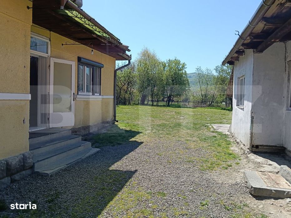 Doua case, 130 mp, curte generoasa, zona Sovata
